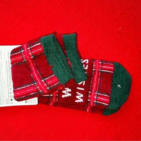 NWT 🥀 Aloe Infused Christmas Fuzzy Holiday Socks - Picture 5 of 5